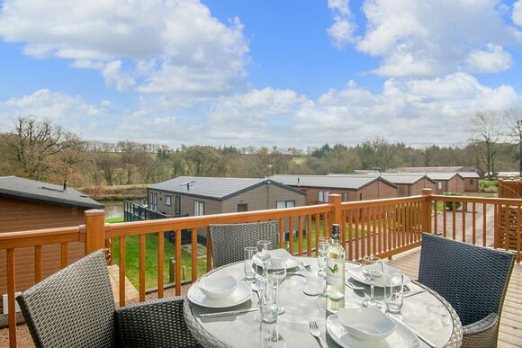 Lake View 2 bedroom lodge with hot tub (sleeps 4) - Lakeview Manor Lodges, Dunkeswell, Honiton
