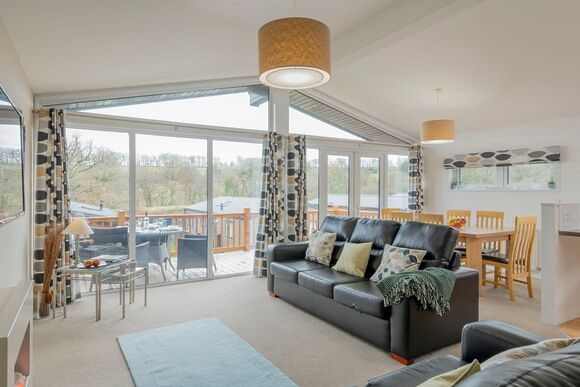 Lake View 2 bedroom lodge with hot tub (sleeps 4) - Lakeview Manor Lodges, Dunkeswell, Honiton