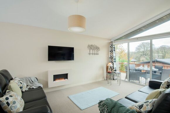Lake View 2 bedroom lodge with hot tub (sleeps 4) - Lakeview Manor Lodges, Dunkeswell, Honiton