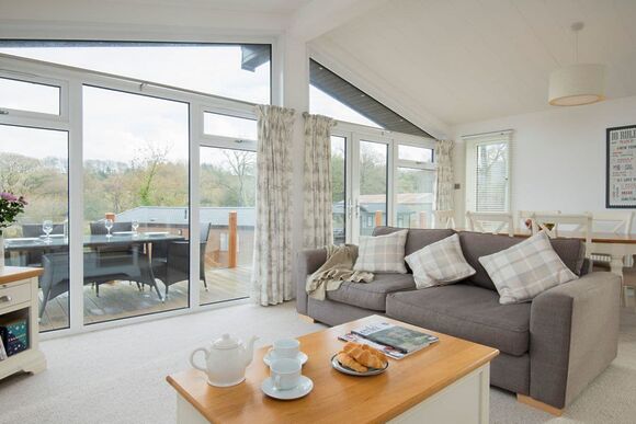 Lake View 3 bedroom lodge with hot tub (sleeps 6) - Lakeview Manor Lodges, Dunkeswell, Honiton