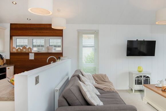 Lake View 3 bedroom lodge with hot tub (sleeps 6) - Lakeview Manor Lodges, Dunkeswell, Honiton