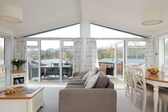 Lake View 3 bedroom lodge with hot tub (sleeps 6) - Lakeview Manor Lodges, Dunkeswell, Honiton