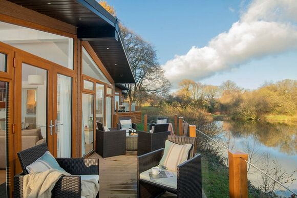 Lake Front 3 bedroom lodge - Lakeview Manor Lodges, Dunkeswell, Honiton
