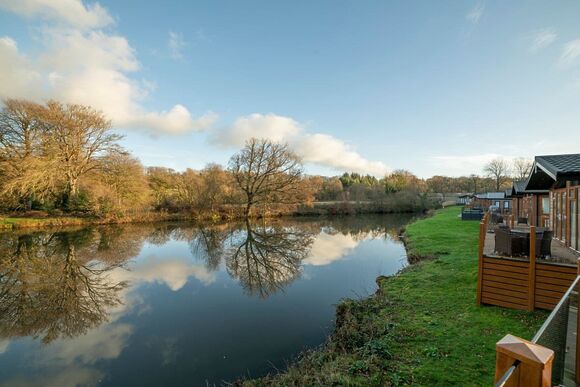 Lake Front 3 bedroom lodge - Lakeview Manor Lodges, Dunkeswell, Honiton