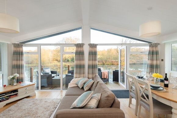 Lake Front 3 bedroom lodge - Lakeview Manor Lodges, Dunkeswell, Honiton