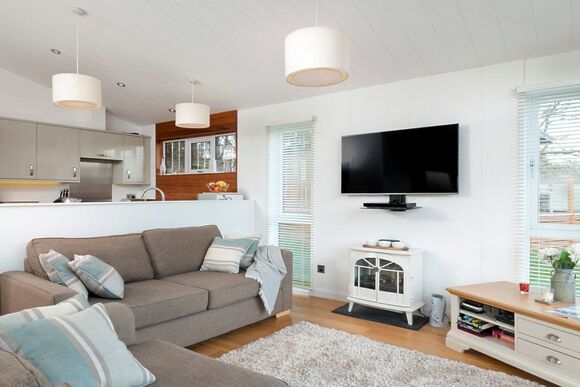 Lake Front 3 bedroom lodge - Lakeview Manor Lodges, Dunkeswell, Honiton