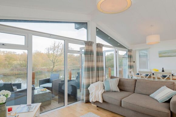 Lake Front 3 bedroom lodge - Lakeview Manor Lodges, Dunkeswell, Honiton