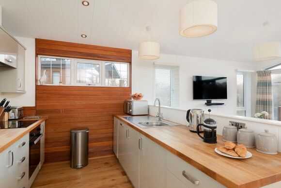 Lake Front 3 bedroom lodge - Lakeview Manor Lodges, Dunkeswell, Honiton