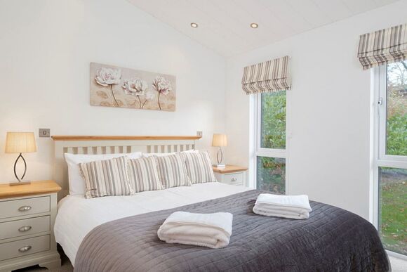 Lake Front 3 bedroom lodge - Lakeview Manor Lodges, Dunkeswell, Honiton