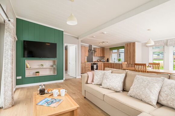 Lake Front 2 bedroom lodge - Lakeview Manor Lodges, Dunkeswell, Honiton