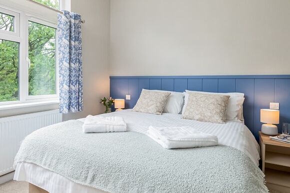 Lake Front 2 bedroom lodge - Lakeview Manor Lodges, Dunkeswell, Honiton