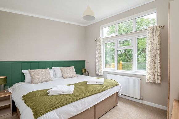 Lake Front 2 bedroom lodge - Lakeview Manor Lodges, Dunkeswell, Honiton