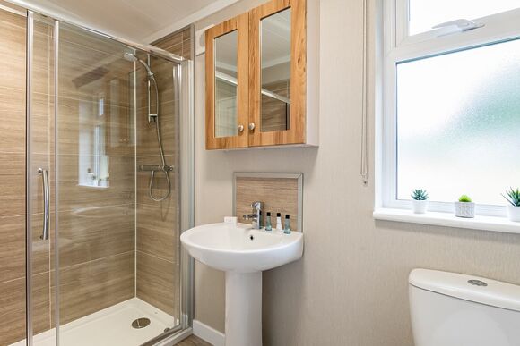 Lake Front 2 bedroom lodge - Lakeview Manor Lodges, Dunkeswell, Honiton