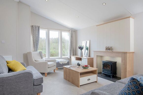 Lakeview Lodge 18, Lake Front 2 bedroom lodge (sleeps 6) - Lakeview Manor Lodges, Dunkeswell, Honiton
