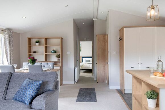 Lake Front 2 bedroom lodge (sleeps 6), Lakeview Lodge 18 - Lakeview Manor Lodges, Dunkeswell, Honiton
