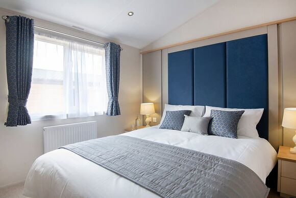 Lakeview Lodge 18, Lake Front 2 bedroom lodge (sleeps 6) - Lakeview Manor Lodges, Dunkeswell, Honiton