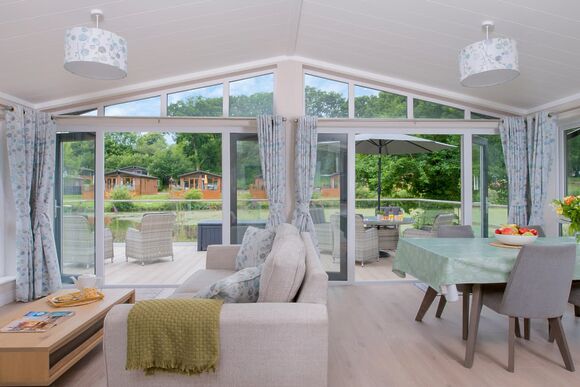 Lake Front 2 bedroom lodge (sleeps 4) - Lakeview Manor Lodges, Dunkeswell, Honiton