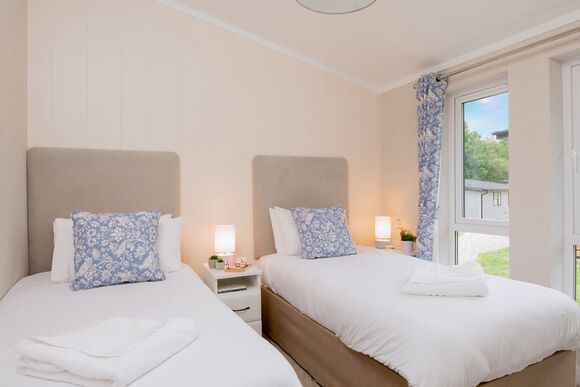 Lake Front 2 bedroom lodge (sleeps 4) - Lakeview Manor Lodges, Dunkeswell, Honiton