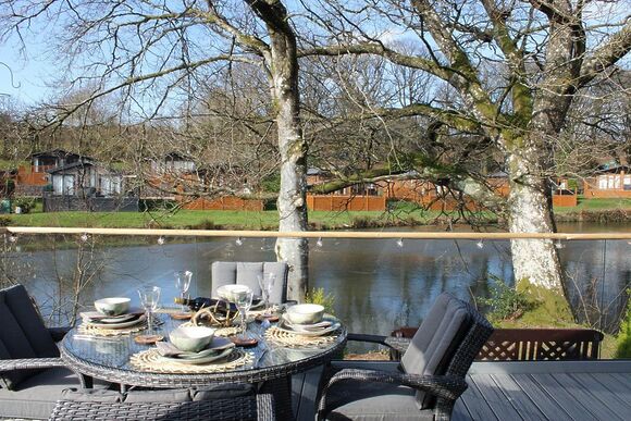 Lake Front 2 bedroom lodge - Lakeview Manor Lodges, Dunkeswell, Honiton