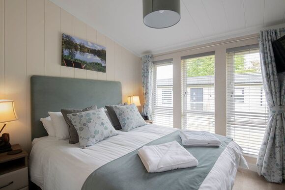 Lake Front 2 bedroom lodge - Lakeview Manor Lodges, Dunkeswell, Honiton