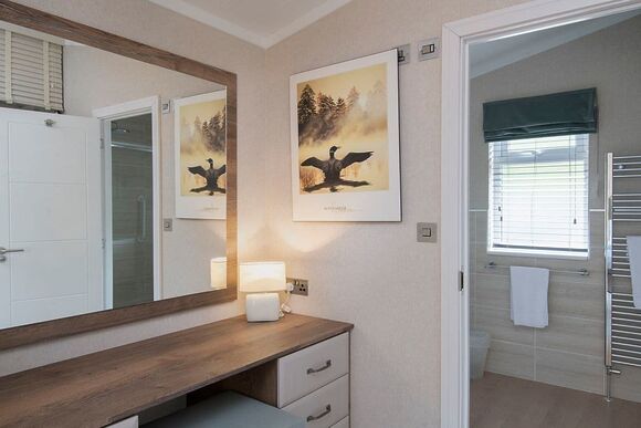 Lake Front 2 bedroom lodge - Lakeview Manor Lodges, Dunkeswell, Honiton