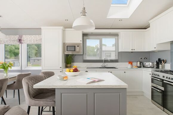 Valley View 2 bed Pet (Sleeps 6) - Lakeview Manor Lodges, Dunkeswell, Honiton