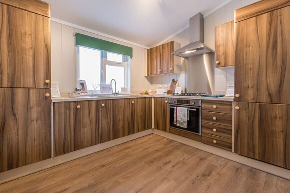 Valley Lake Front CL 2 bed Hot Tub Pet (sleeps 4) - Lakeview Manor Lodges, Dunkeswell, Honiton