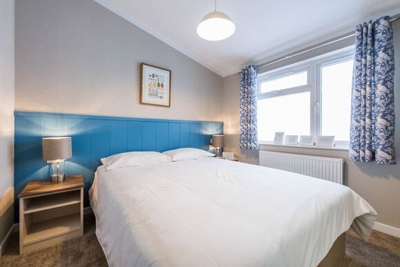 Valley Lake Front CL 2 bed Hot Tub Pet (sleeps 4) - Lakeview Manor Lodges, Dunkeswell, Honiton