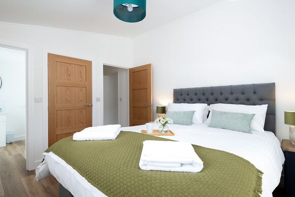 Valley Lake Front 2 bed Hot Tub Pet (sleeps 4) - Lakeview Manor Lodges, Dunkeswell, Honiton