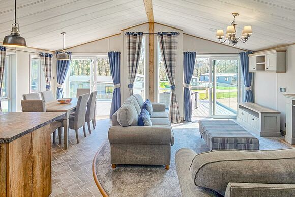 Valley Park View 2 bed Pet (sleeps 6) - Lakeview Manor Lodges, Dunkeswell, Honiton