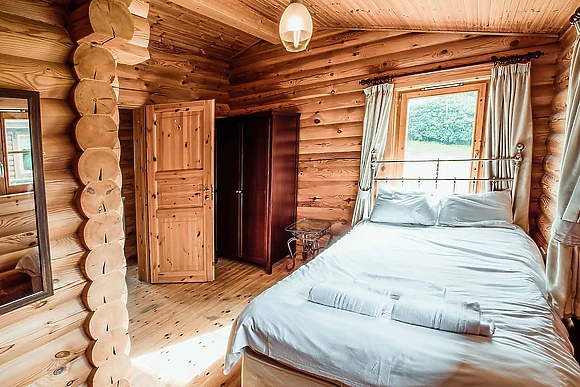 LE Luxury Log Cabin20 