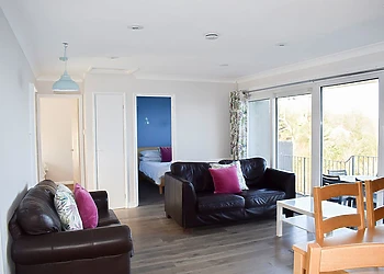 Clifftop Hot Tub (Sleeps 6) 