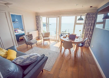 Clifftop Hot Tub (Sleeps 4) 