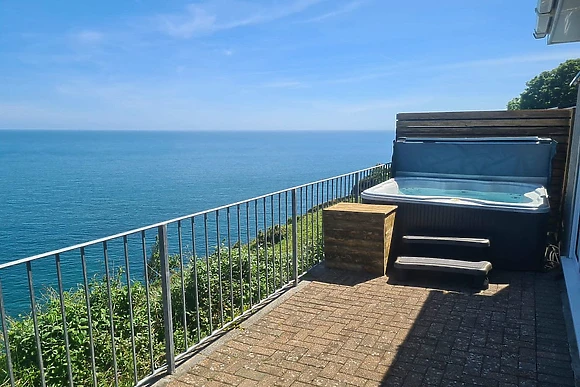 Clifftop Hot Tub (Sleeps 6) 