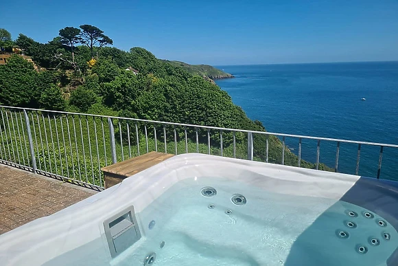 Clifftop Hot Tub (Sleeps 6) 