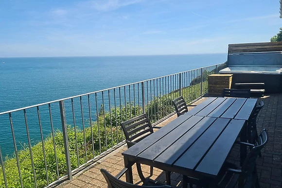 Clifftop Hot Tub (Sleeps 6) 