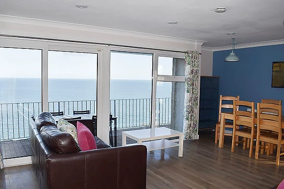 Clifftop Hot Tub (Sleeps 6) 