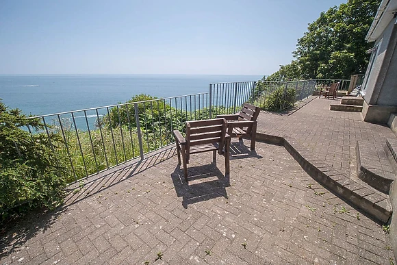 Clifftop Hot Tub Plus (Sleeps 6) 