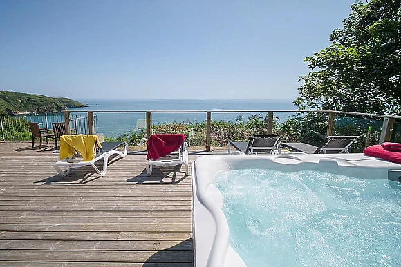 Clifftop Hot Tub Plus (Sleeps 6) 