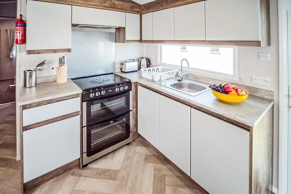 Sunflower Caravan - Leonards Cove, Stoke Fleming, Dartmouth