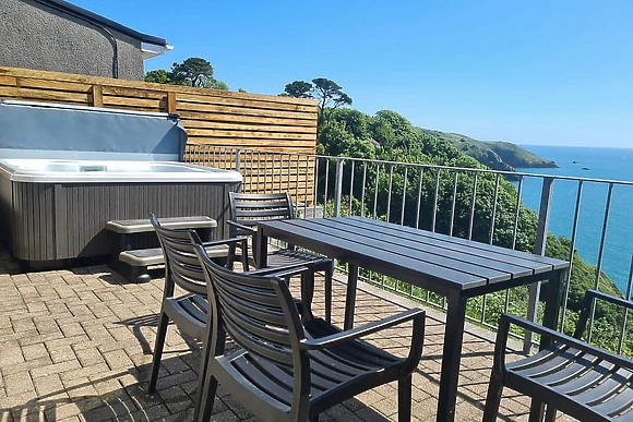 Clifftop Hot Tub (Sleeps 4) 