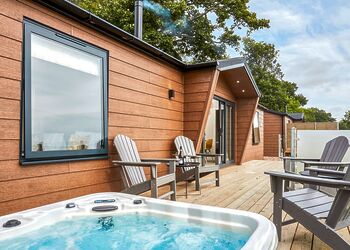 Retreat 2 bed lodge - Letham Feus Park, Leven