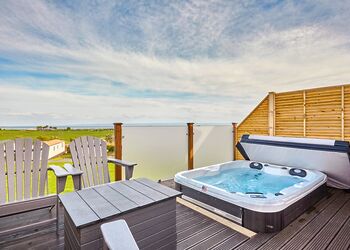 Traditional 2 Bed Lodge (Sleeps 6) - Letham Feus Park, Leven