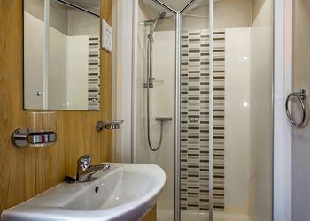 Traditional 2 Bed Lodge (Sleeps 6) - Letham Feus Park, Leven