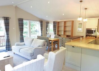 2 Bedroom Platinum Hot Tub Lodge - Llanrhidian Holiday Park, Swansea