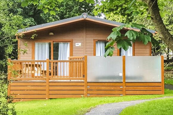 4 Bed Platinum Hot Tub Lodge - Llanrhidian Holiday Park, Swansea