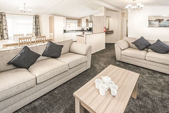 4 Bed Platinum Hot Tub Lodge - Llanrhidian Holiday Park, Swansea