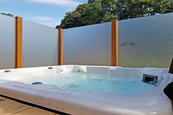 2 Bedroom Platinum Hot Tub Lodge - Llanrhidian Holiday Park, Swansea
