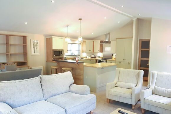 2 Bedroom Platinum Hot Tub Lodge - Llanrhidian Holiday Park, Swansea