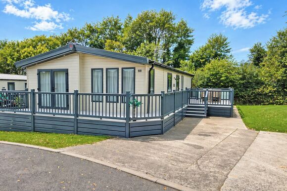 3 Bedroom Platinum Hot Tub Lodge - Llanrhidian Holiday Park, Gower